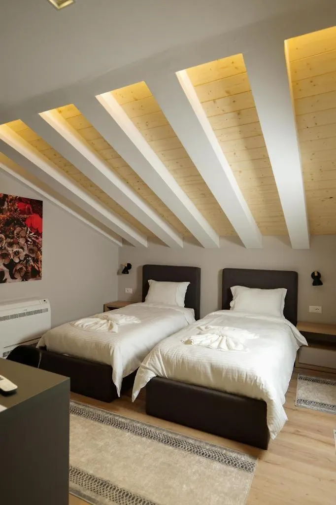 Vila Muslli Korce 4*,